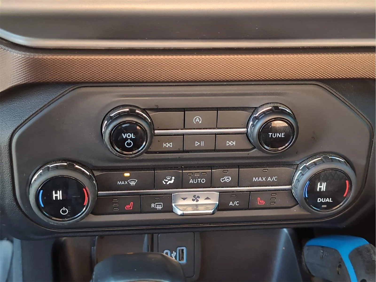 Used 2021 Cyber Orange Metallic Tri-Coat Ford Outer Banks image 19