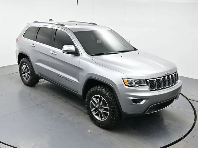 Used 2020 Billet Silver Metallic Clearcoat Jeep Limited image 31