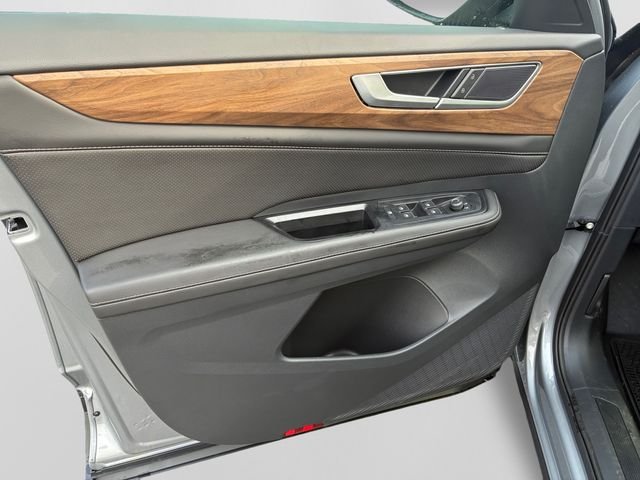 New 2026 Silver Mist Volkswagen SE image 17