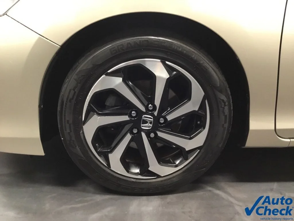 Used 2017 Beige Honda EX-L image 18