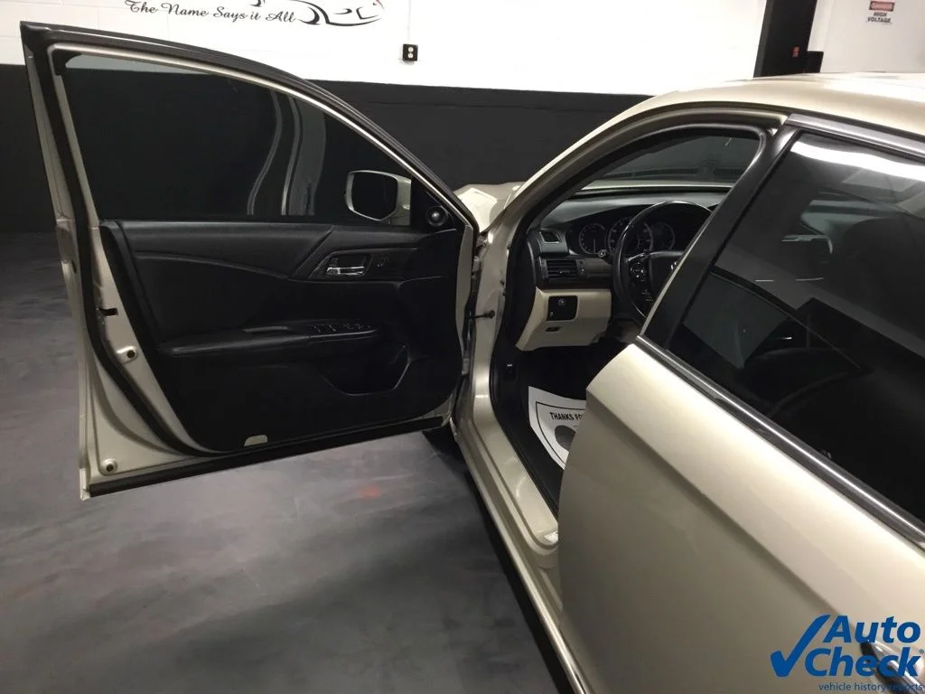 Used 2017 Beige Honda EX-L image 19