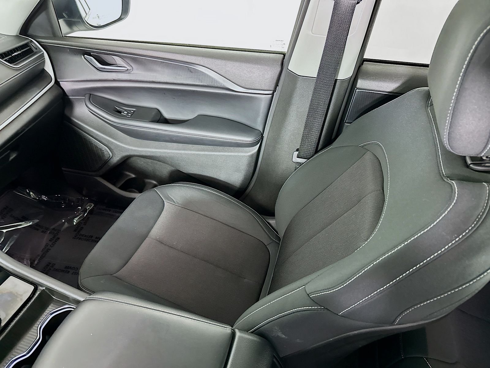Used 2024 Silver Zynith Jeep Laredo X image 22
