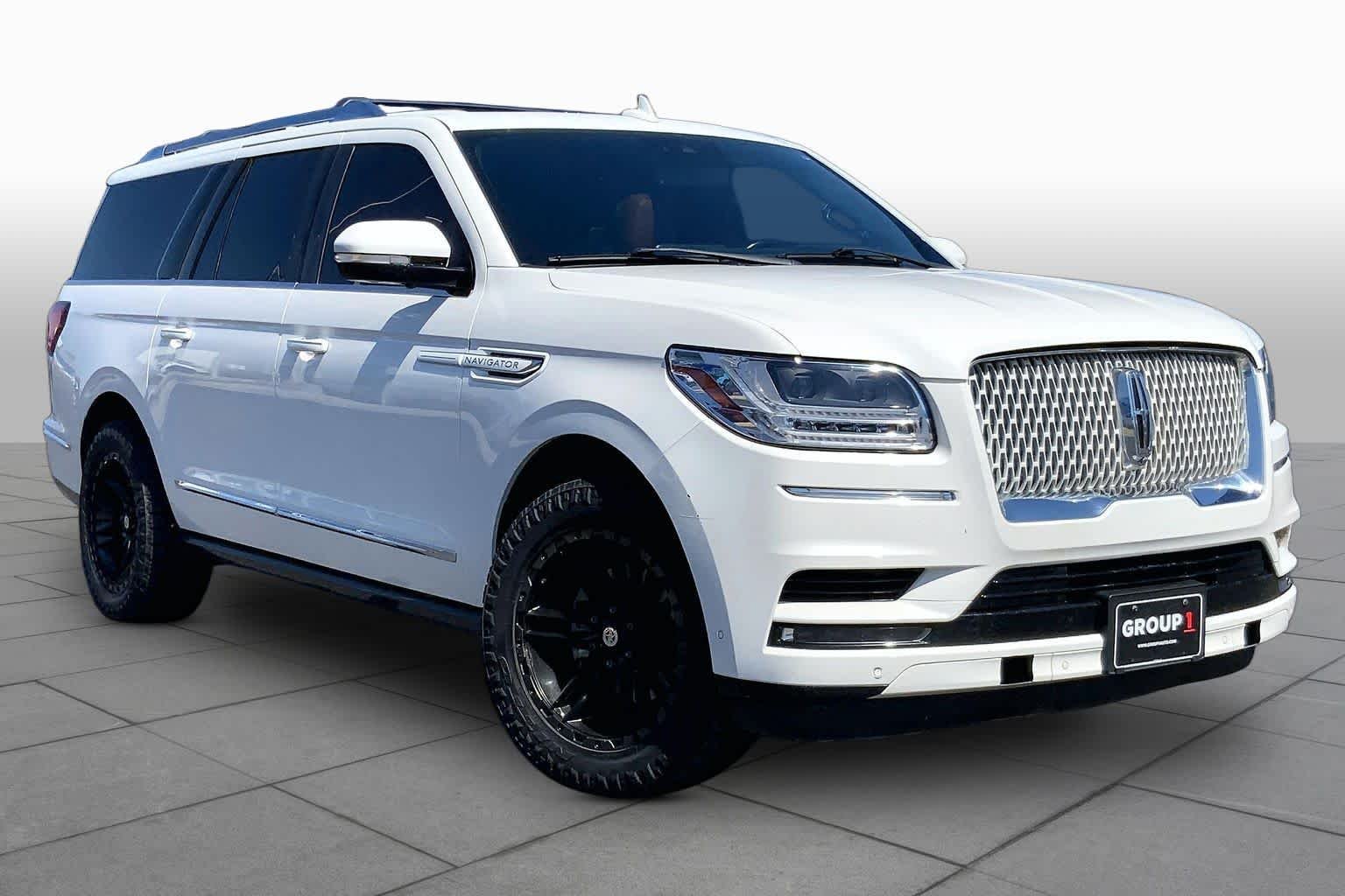 Used 2021 Ceramic Pearl Lincoln Reserve image 3