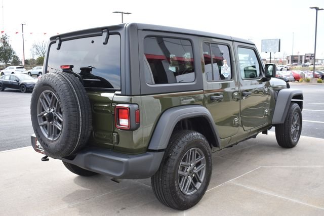 Used 2024 Green Jeep Sport S image 5