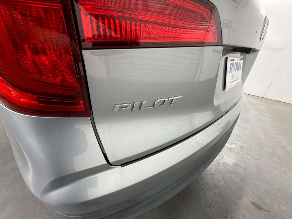 Used 2017 Lunar Silver Metallic Honda EX-L image 31