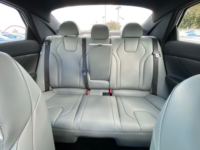 2025 Hyundai Elantra Limited - Photo 15