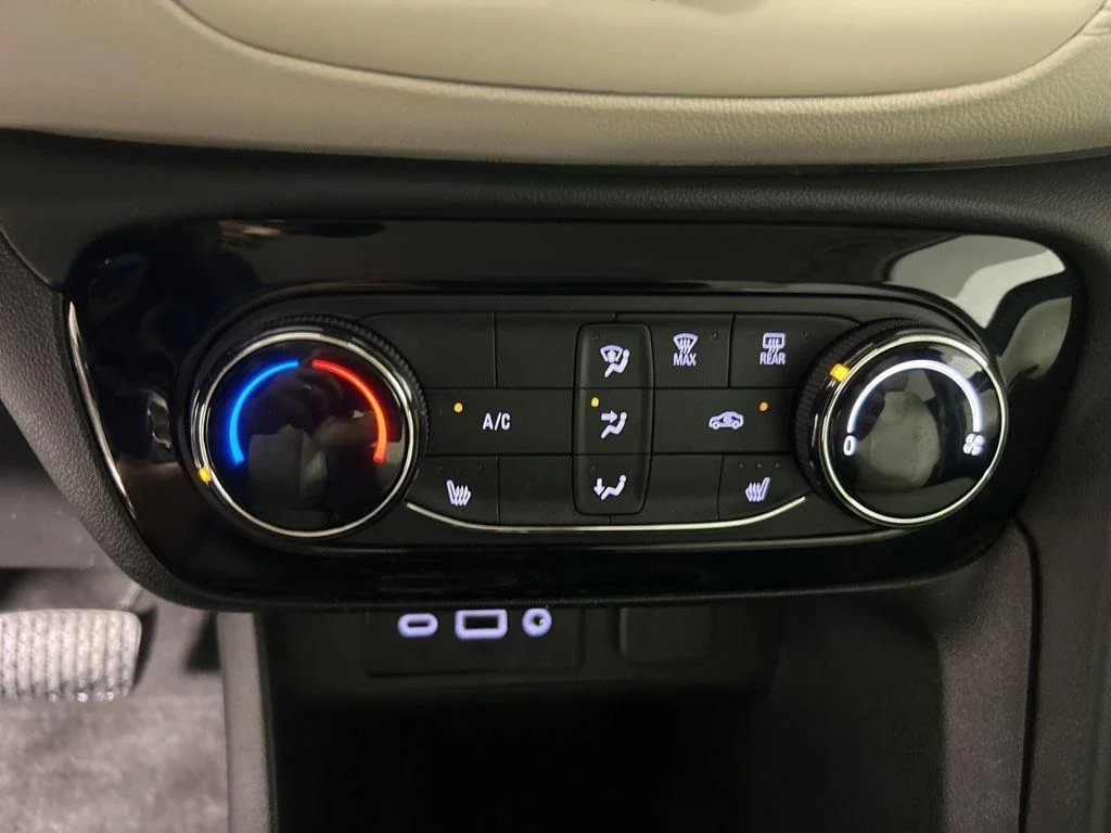 Used 2023 Summit White Buick Preferred image 20