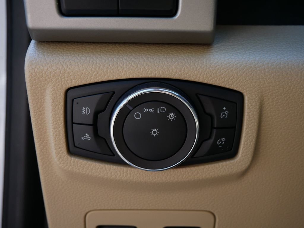 Used 2019 White Ford Lariat image 16