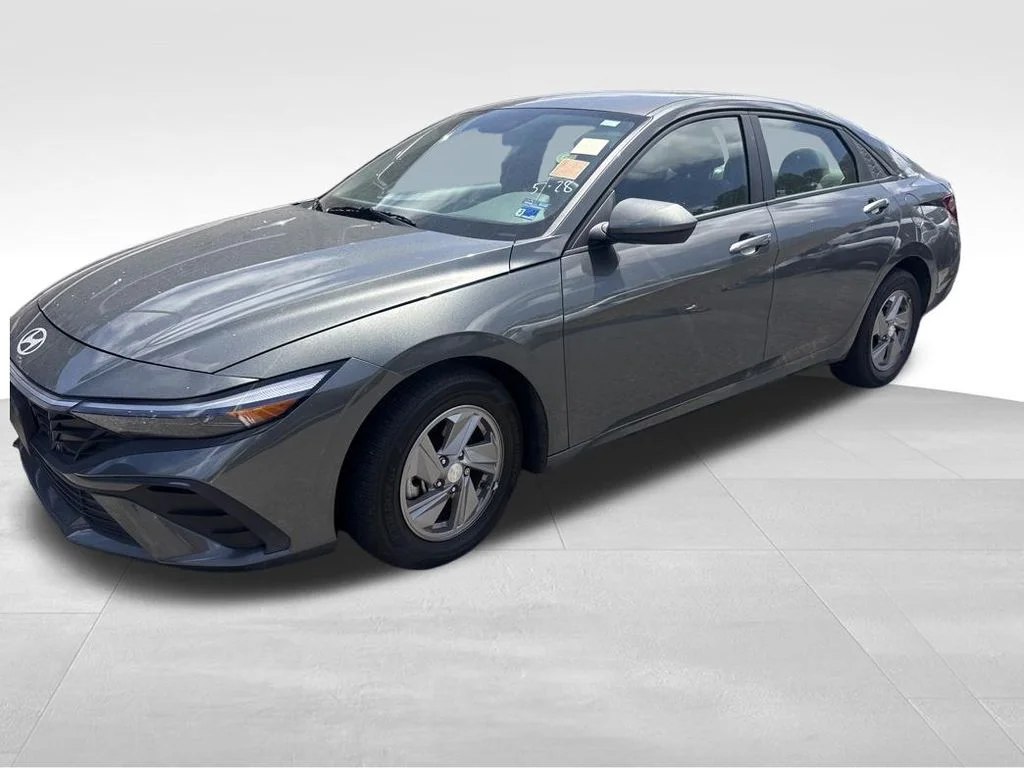 Used 2025 Gray Hyundai SE image 2