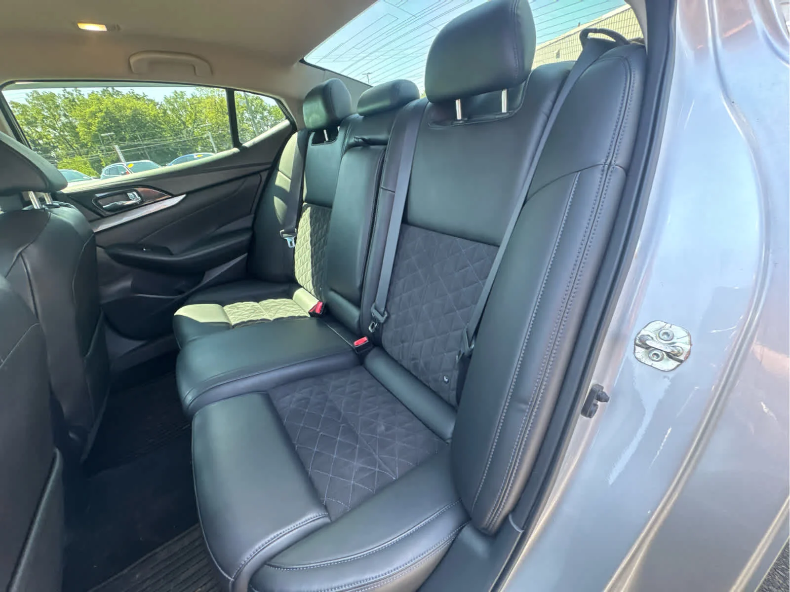 Used 2017 Brilliant Silver Nissan SR image 29