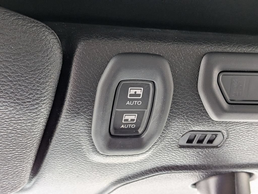 Used 2022 Black Jeep Unlimited Sahara image 21