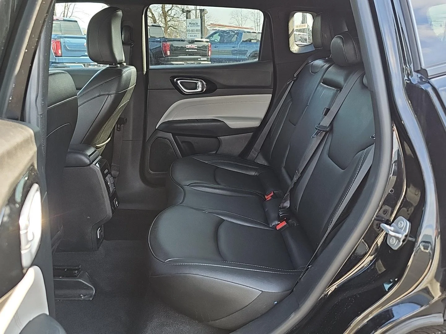 Used 2025 Diamond Black Jeep Limited image 24