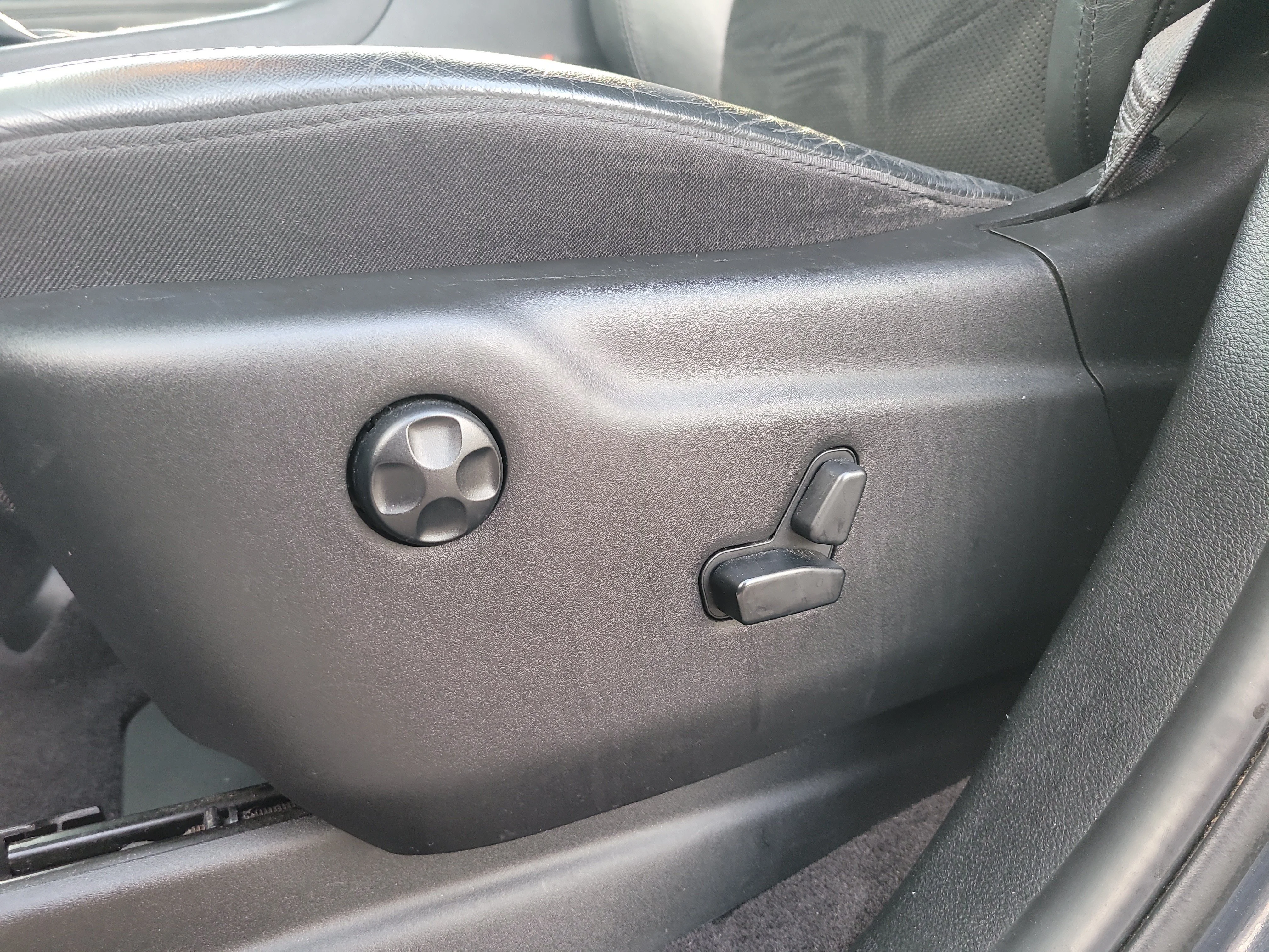 Used 2018 Rhino Clearcoat Jeep Altitude image 18