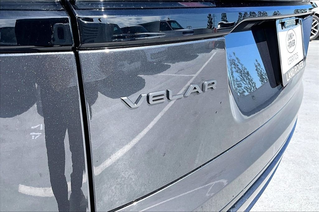 New 2026 CARPATHIAN GREY Land Rover Belgravia Edition image 9