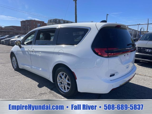 2025 Chrysler Pacifica Select - Photo 9