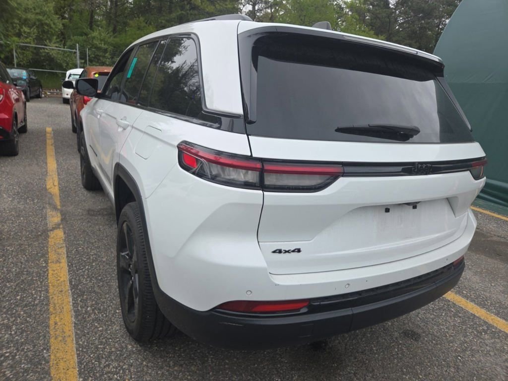Used 2024 White Jeep Altitude X image 4