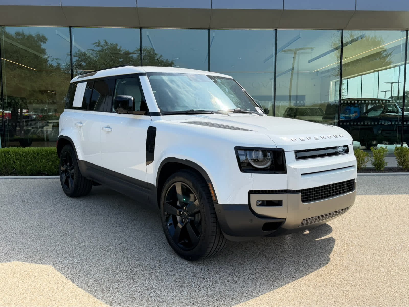 New 2026 Fuji White Land Rover S image 3