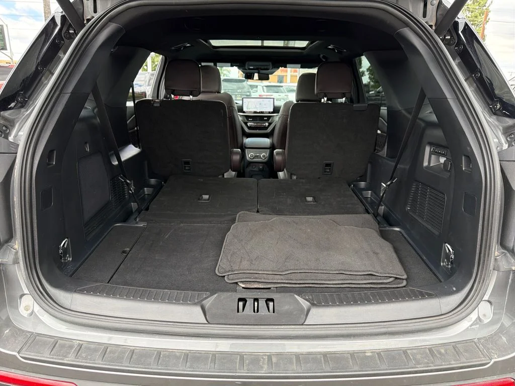 Used 2025 Gray Ford Platinum image 28