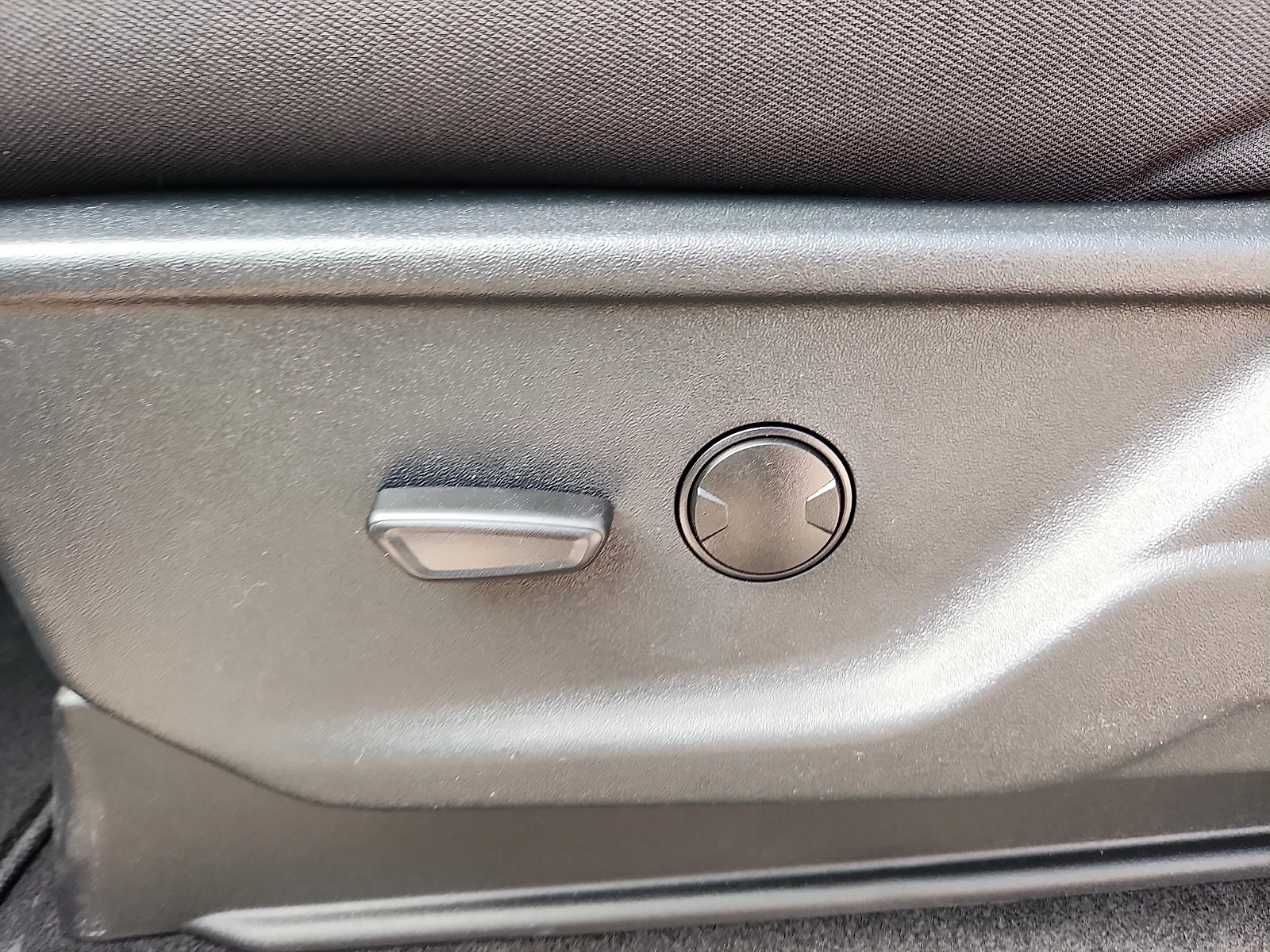 New 2026 Carbonized Gray Metallic Ford XLT image 16