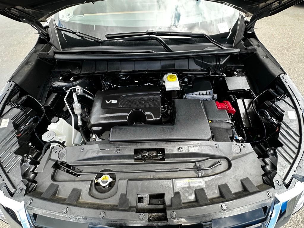 Used 2023 Beige Nissan Platinum image 17