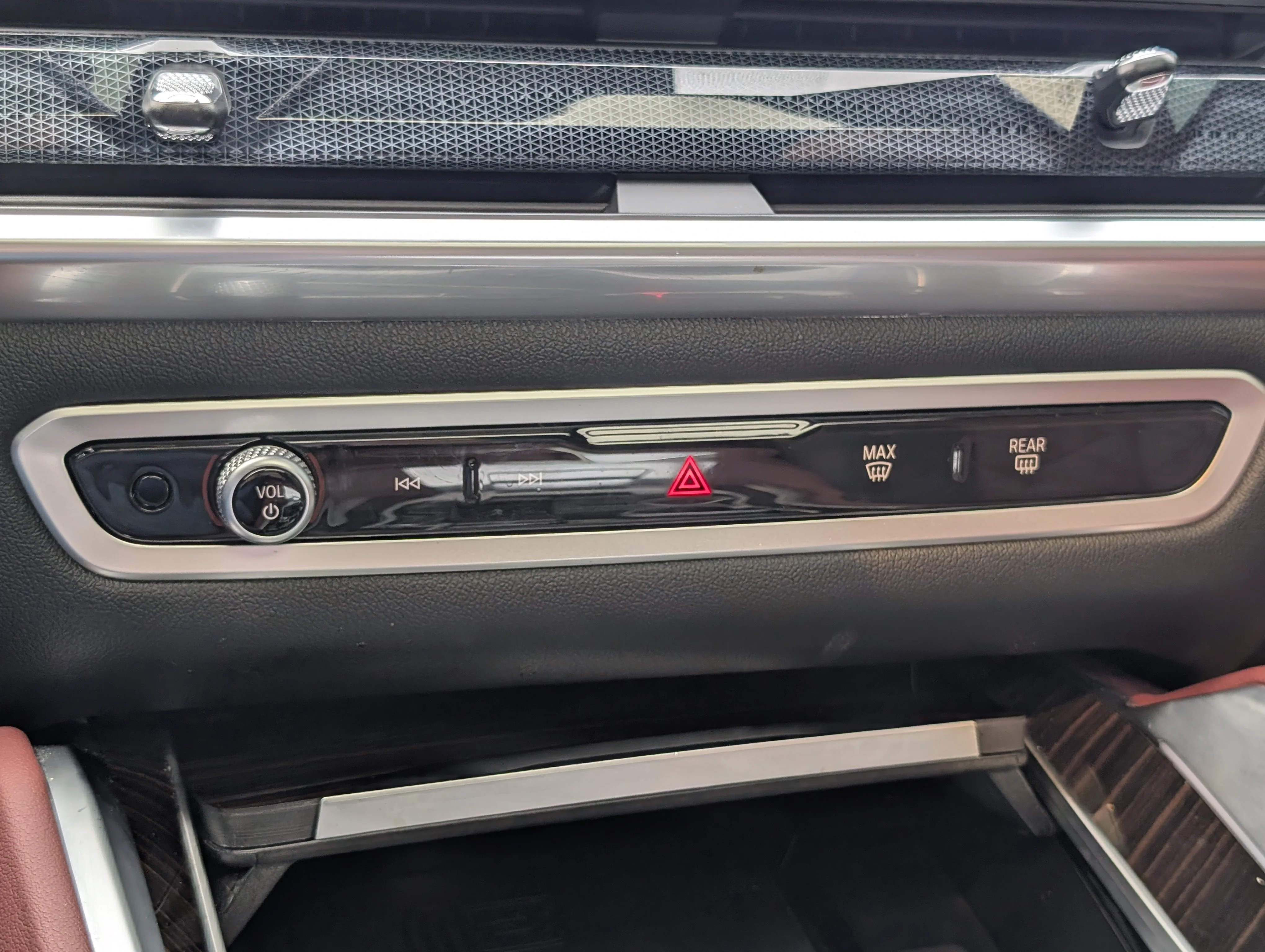 Used 2024 Gray BMW xDrive40i image 34