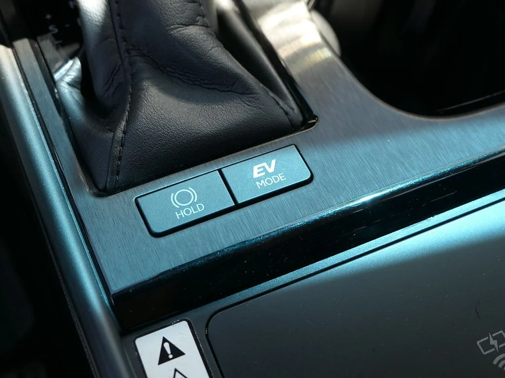 Used 2023 Silver Lexus 300h image 22