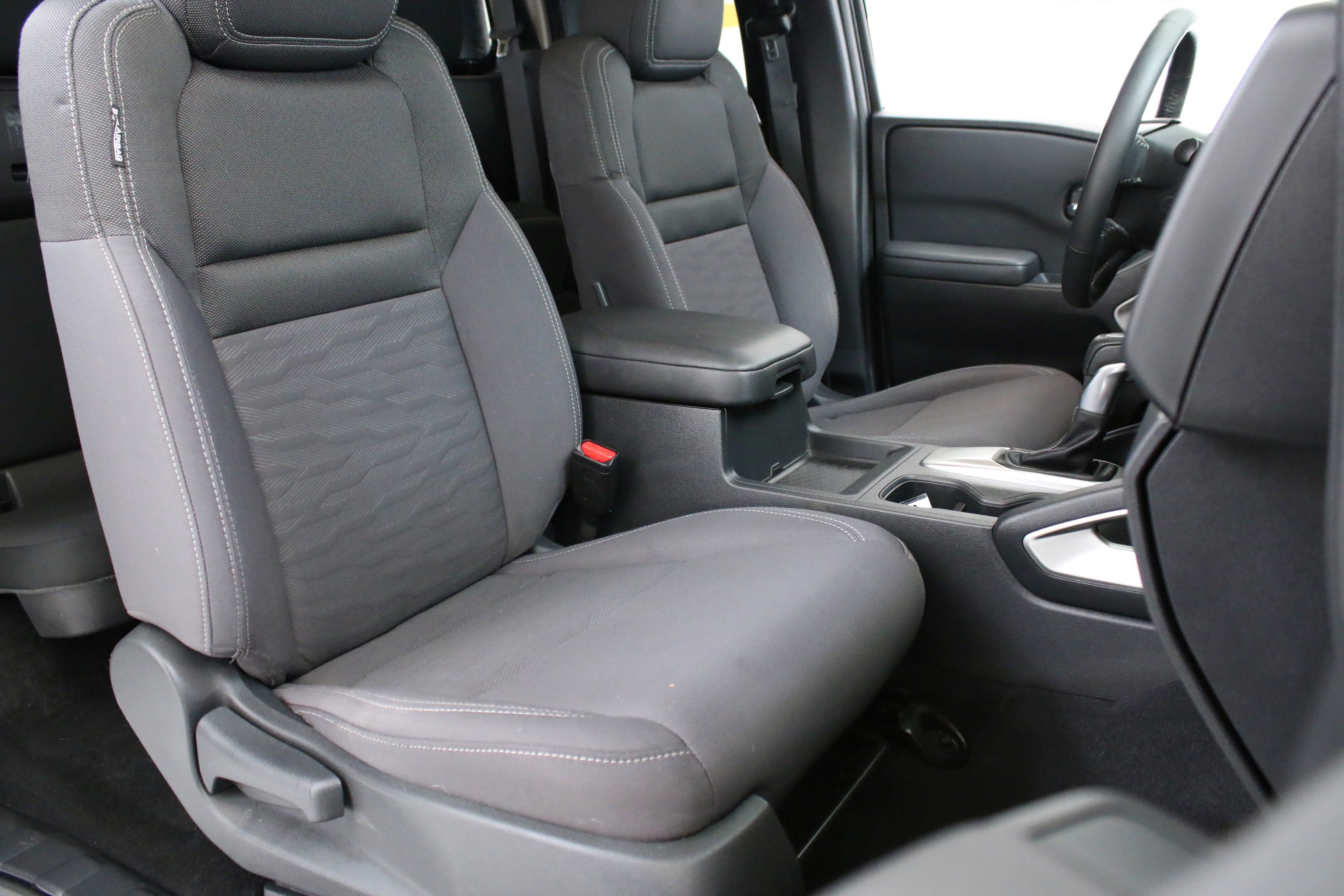Used 2022 Gray Nissan King Cab SV 4x4 image 27