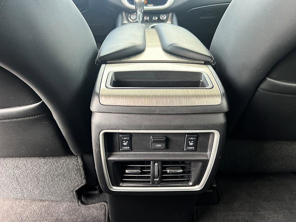 Used 2017 Arctic Blue Metallic Nissan Platinum image 30