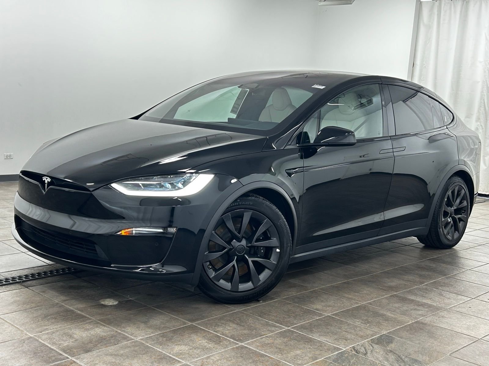 2023 Tesla Model X Long Range's photo