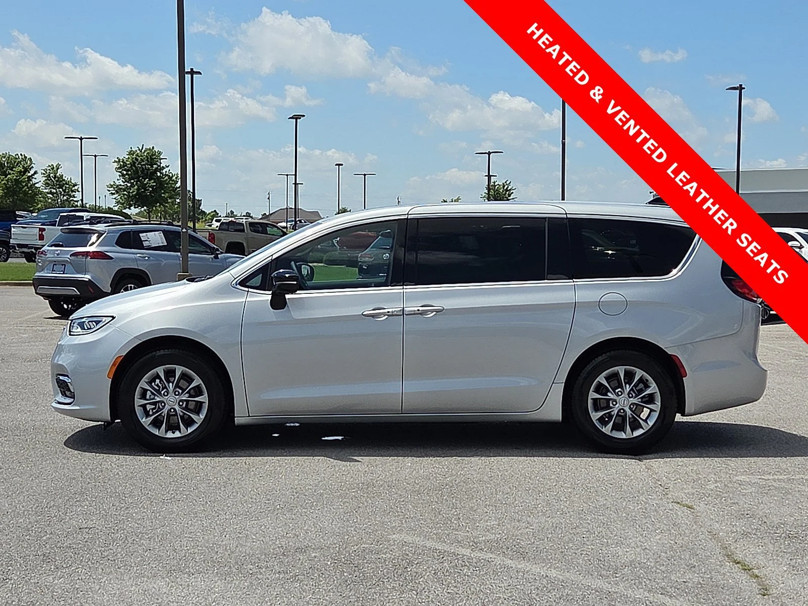 Used 2026 Silver Mist Clearcoat Chrysler Limited image 3