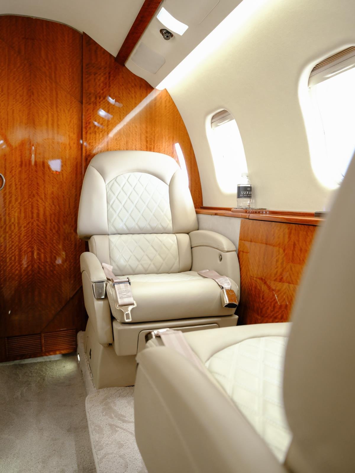 Used 2009 White LEARJET XR image 17