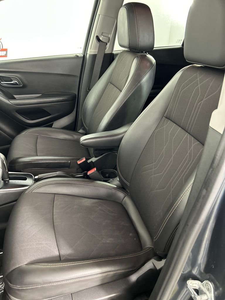 Used 2022 Gray Chevrolet LT image 12