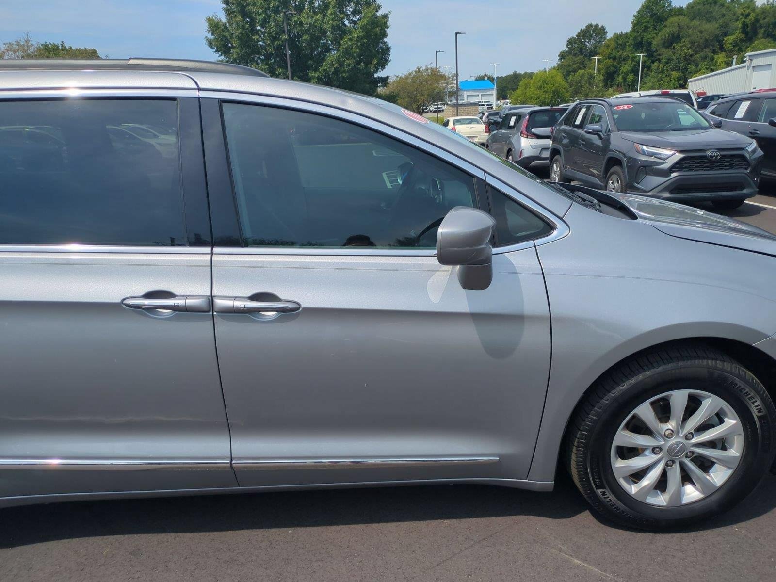 Used 2017 Billet Silver Metallic Clearcoat Chrysler Touring-L image 37