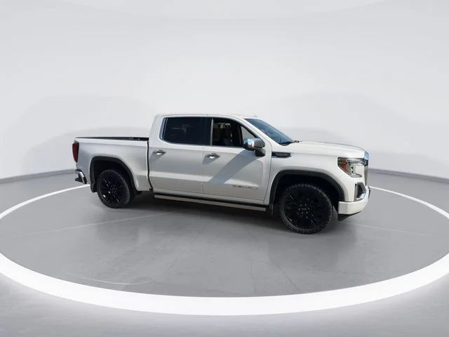 Used 2020 White GMC Denali image 2