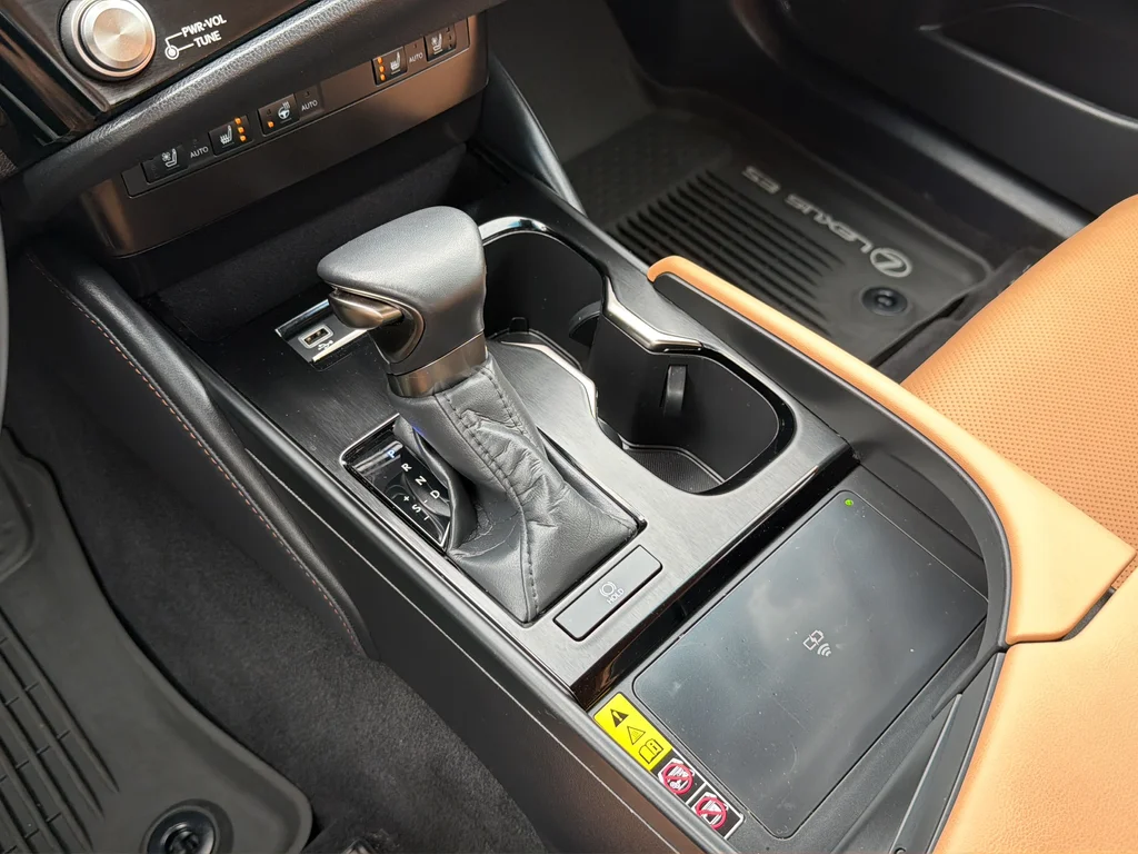 Used 2024 White Lexus 350 image 36