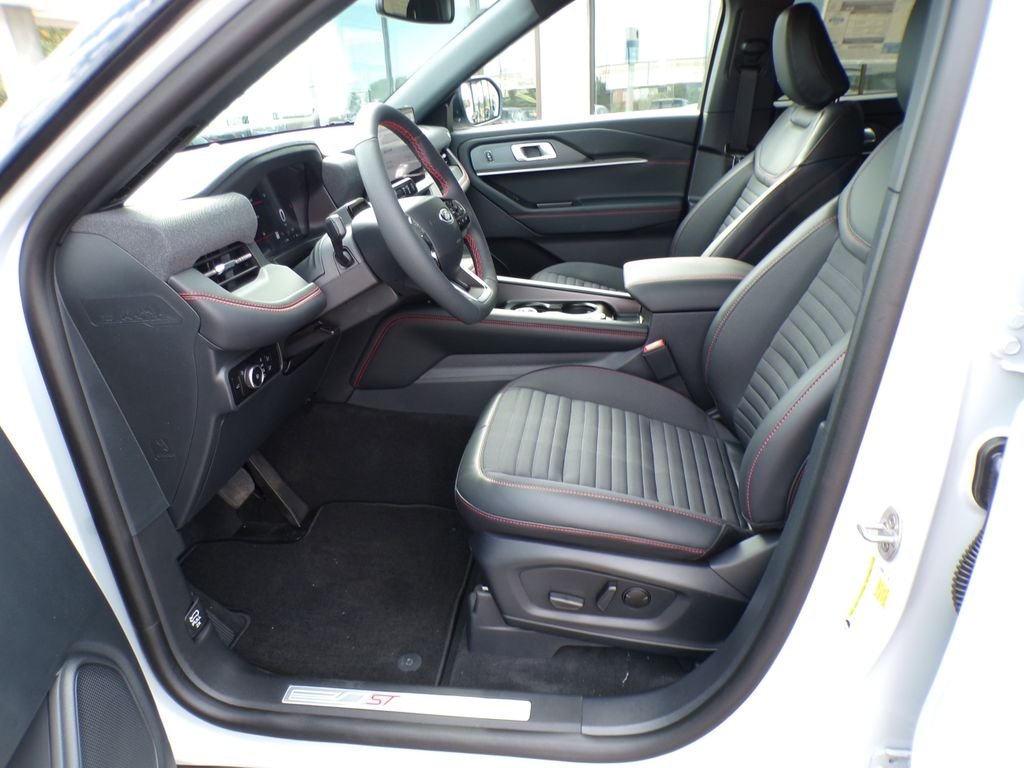 New 2026 Space White Metallic Ford ST-Line image 13