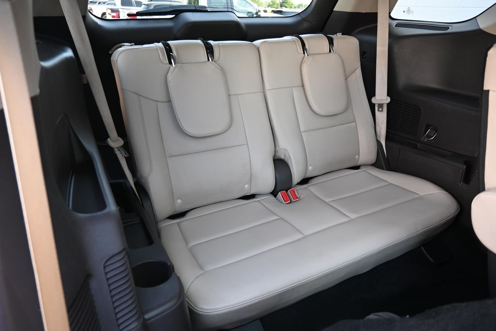 Used 2020 White Metallic Ford Platinum image 29