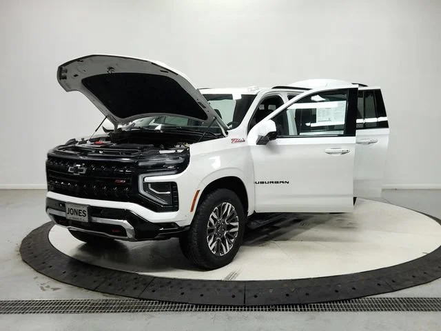 Used 2025 Iridescent Pearl Tricoat Chevrolet Z71 image 12