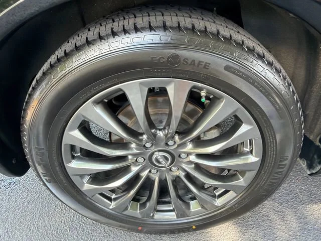 Used 2021 Black Nissan Platinum 2WD image 17