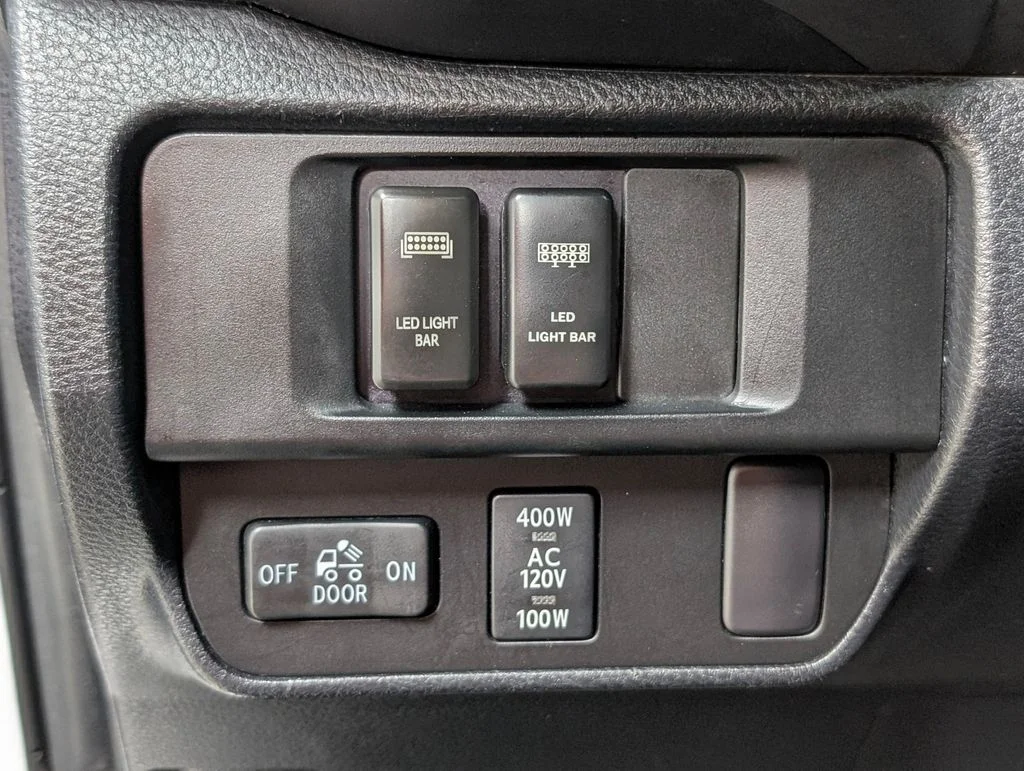 Used 2016 Super White Toyota TRD Off-Road image 11
