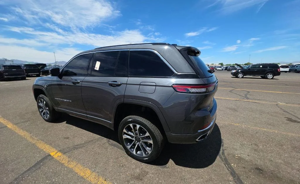 Used 2022 Gray Jeep Overland 4xe image 8