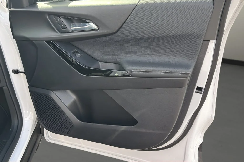 New 2027 Summit White Chevrolet LT image 17