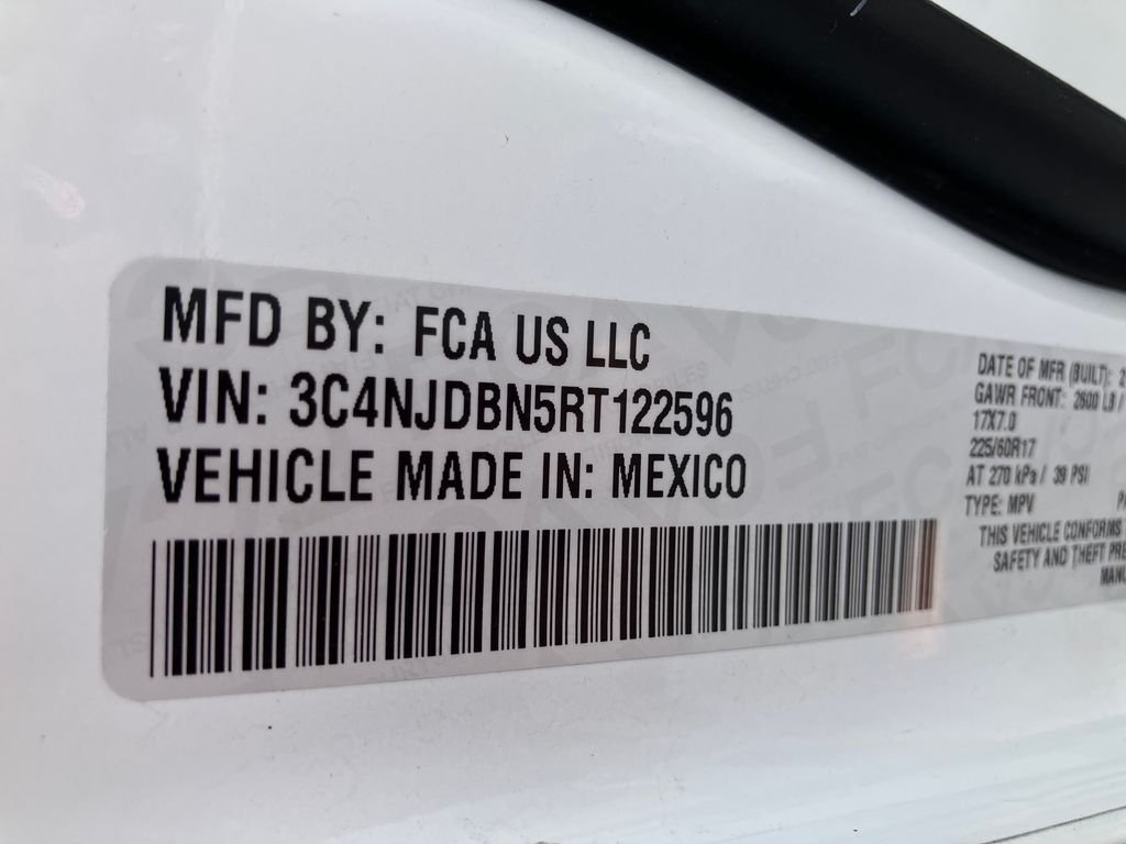 Used 2024 White/off-white Jeep Latitude image 32