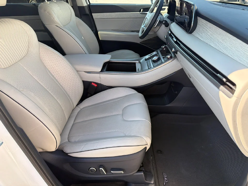 Used 2024 White Hyundai Calligraphy image 13