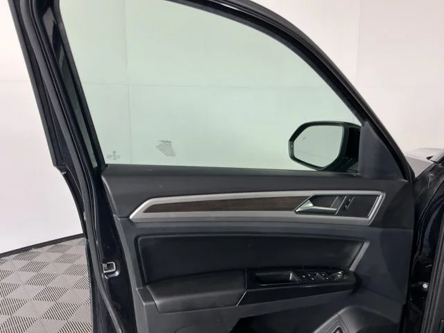 Used 2019 Black Volkswagen 3.6L V6 SE image 6