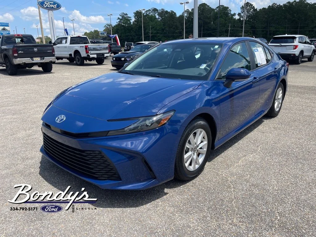 2025 Toyota Camry LE - Photo 3