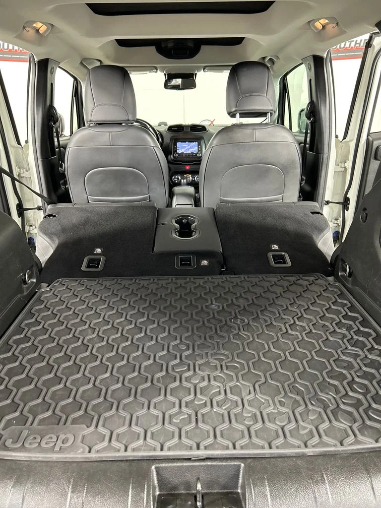 Used 2017 White Jeep Trailhawk image 21