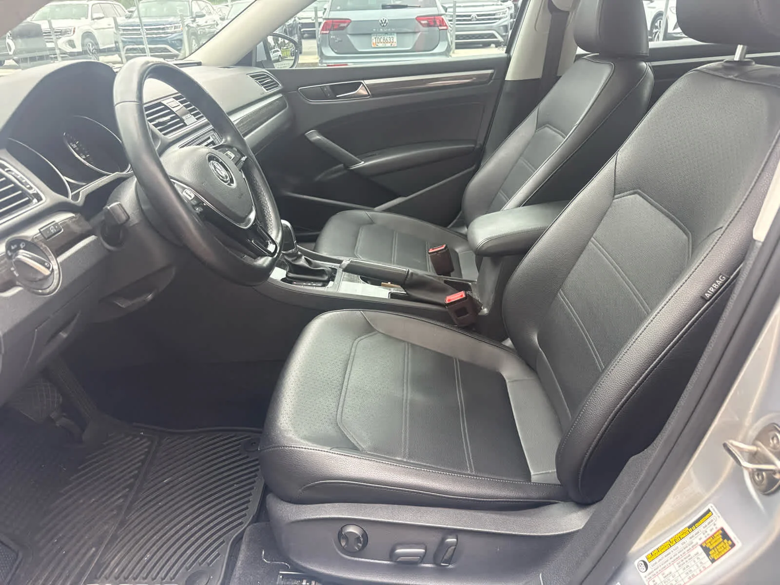 Used 2018 Reflex Silver Metallic Volkswagen 2.0T SE image 18