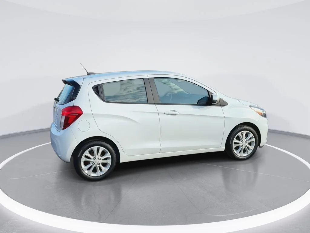 Used 2021 White Chevrolet 1LT image 9