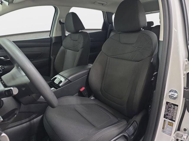 Used 2025 White Hyundai SE image 14